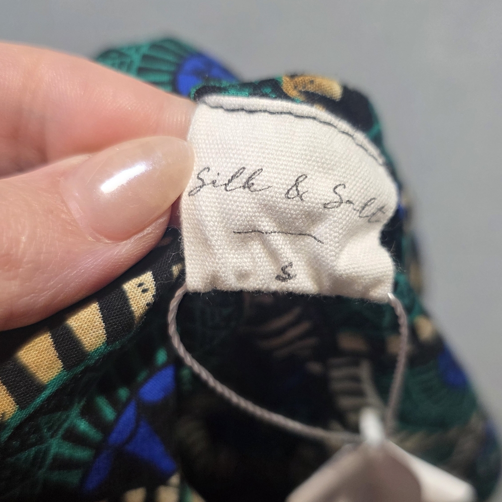 Silk & Salt NWT Elegant Blue and Green Patterned Wrap Dress Small PTP 19 - Picture 6 of 7